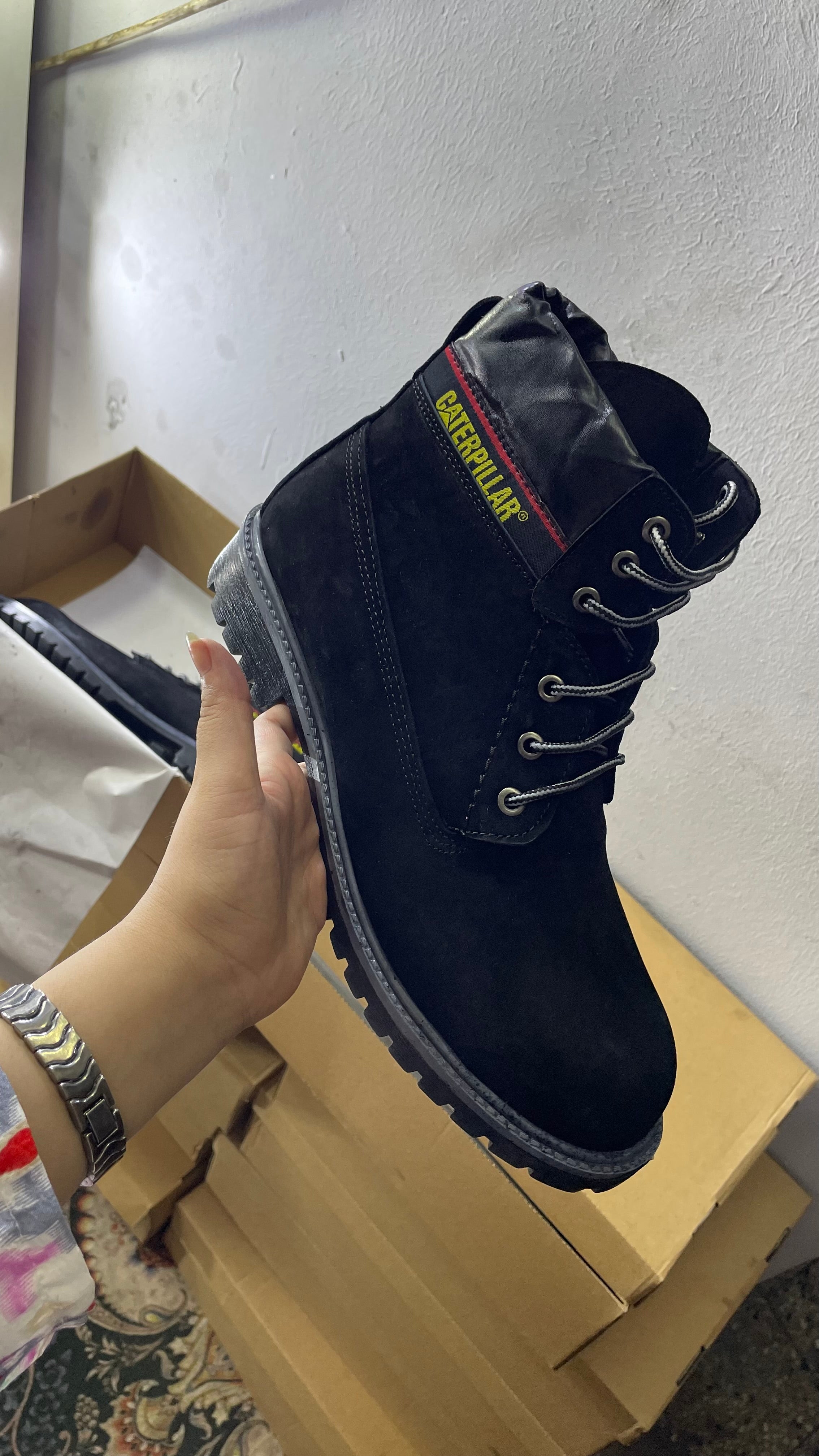 جزمة كاتربيلار